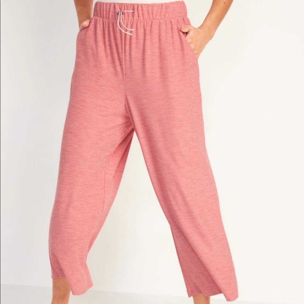 Old Navy Cropped Wide Leg Pants size medium petite